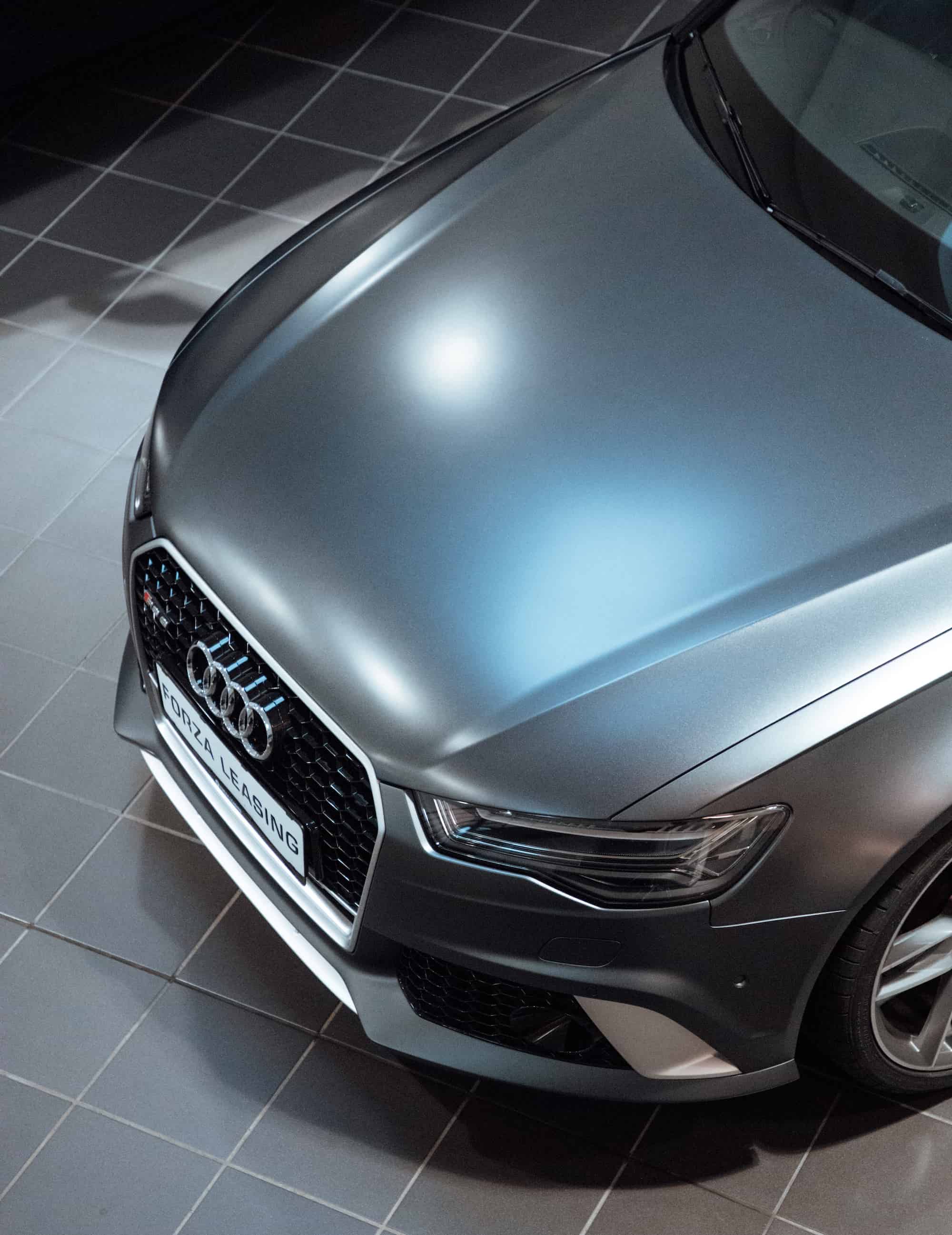 Audi RS6 front og kølerhjelm med sort grill